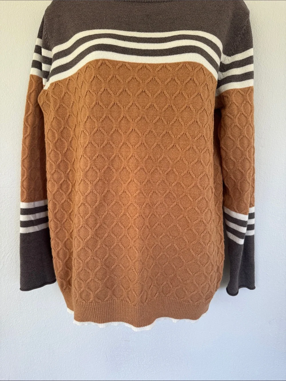 Brown gray white stripe textured knit long sleeve crewneck sweater size medium